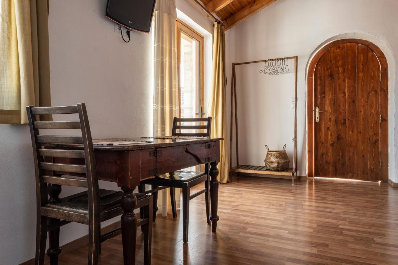 Amphora Guesthouse Himare Eksteriør bilde