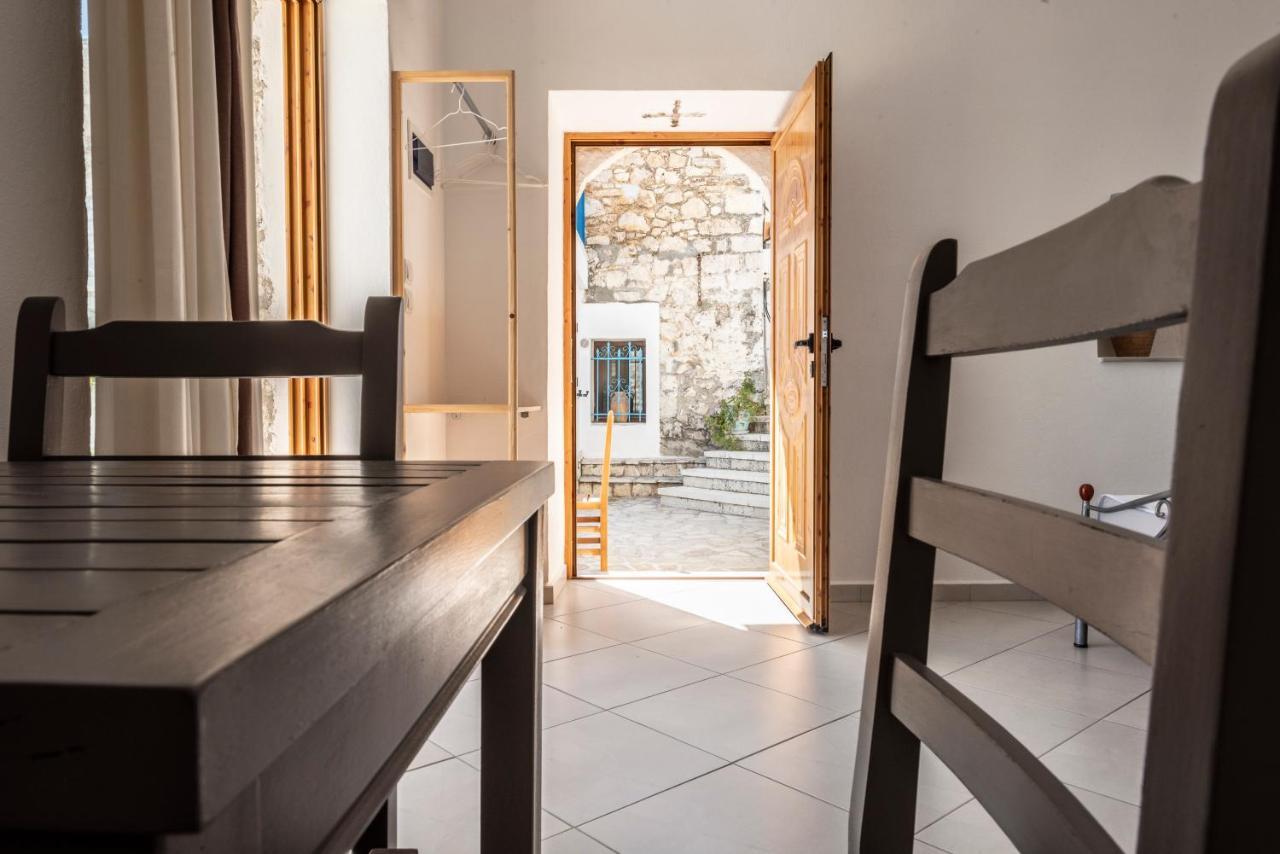 Amphora Guesthouse Himare Eksteriør bilde