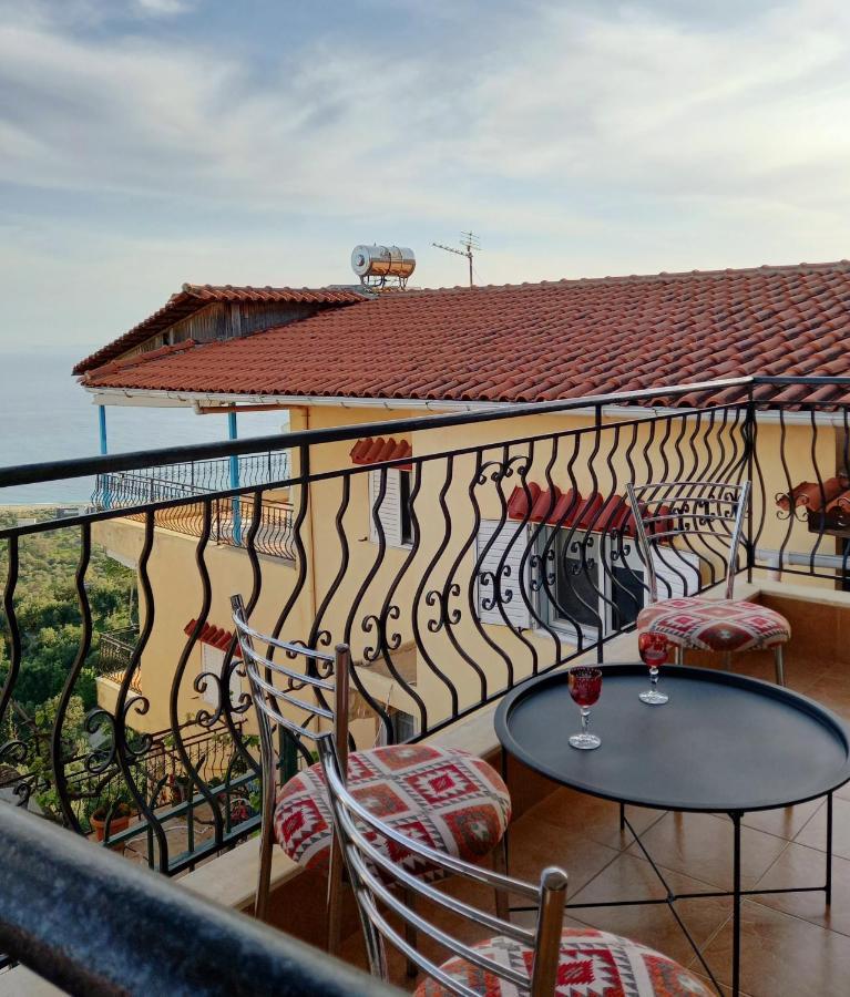 Amphora Guesthouse Himare Eksteriør bilde