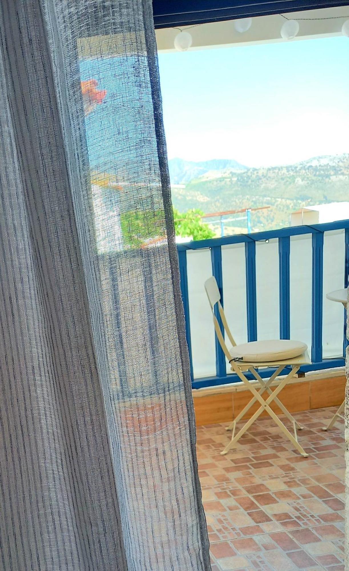 Amphora Guesthouse Himare Rom bilde