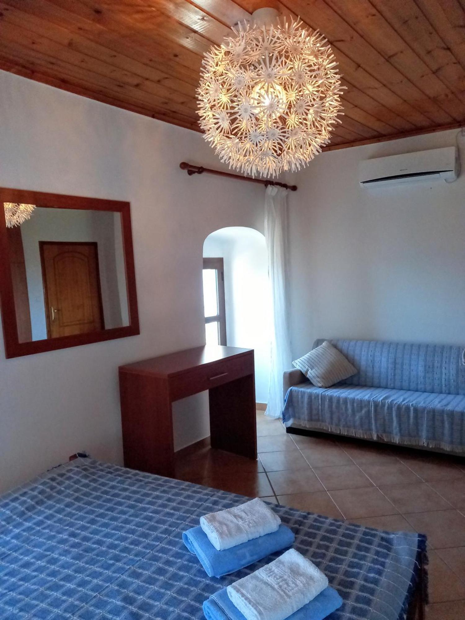 Amphora Guesthouse Himare Rom bilde